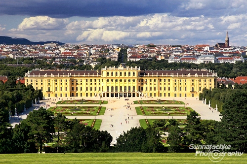 Blick Auf Das Schloss Schoenbrunn Von Der Gloriette