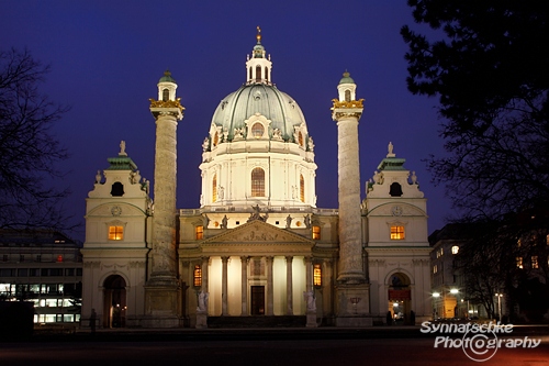 Karlskirche Zur Blauen Stunde