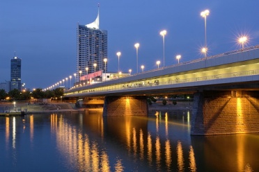 Reichsbruecke Hochhaus Neue Donau