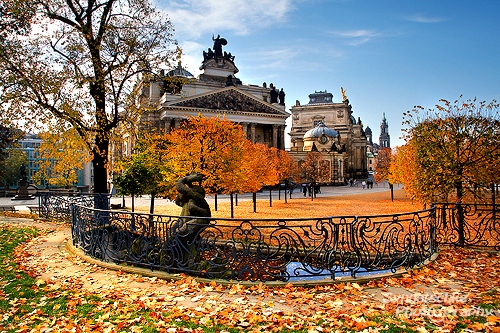 Bruehlsche Terrasse in autumn