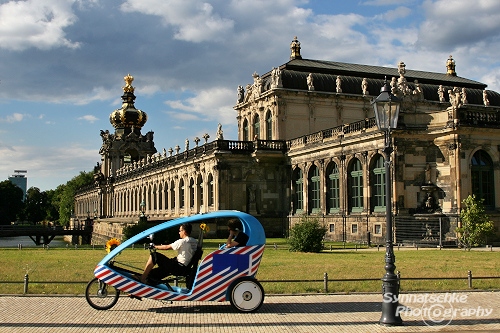 Zwinger With Bike Taxi