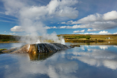 Geysir in river