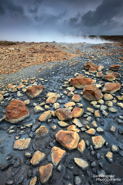 Grey mud stream at Krysuvik