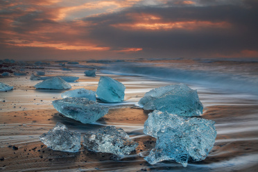 Icebergs sunrise