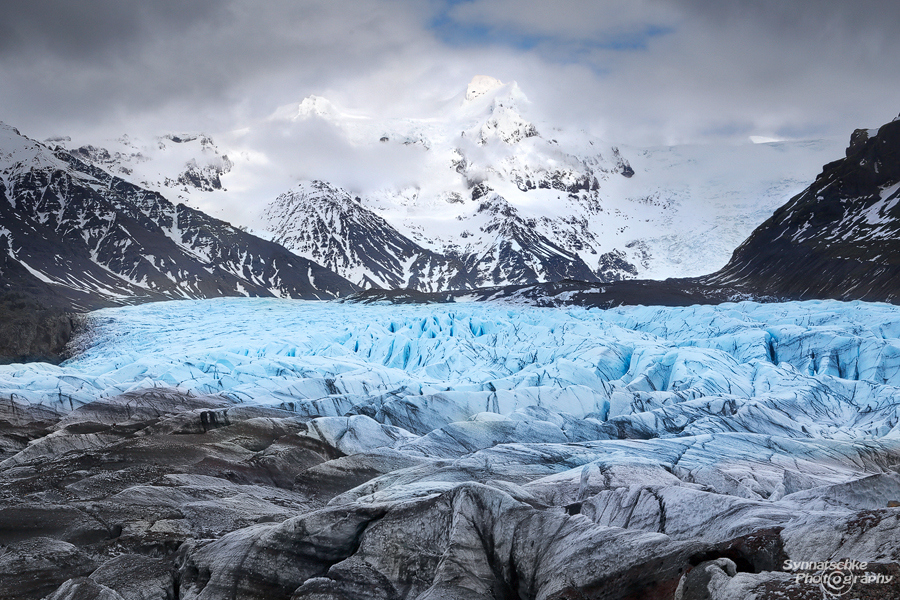 Glacier tongue of Svinafellsjoekull in winter