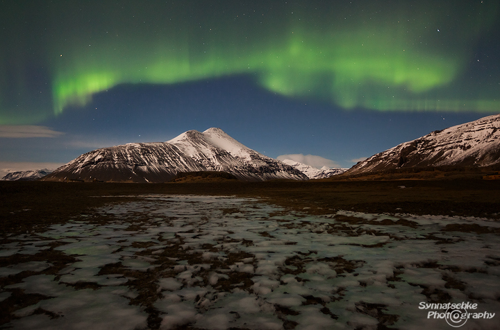 Large green aurora bow