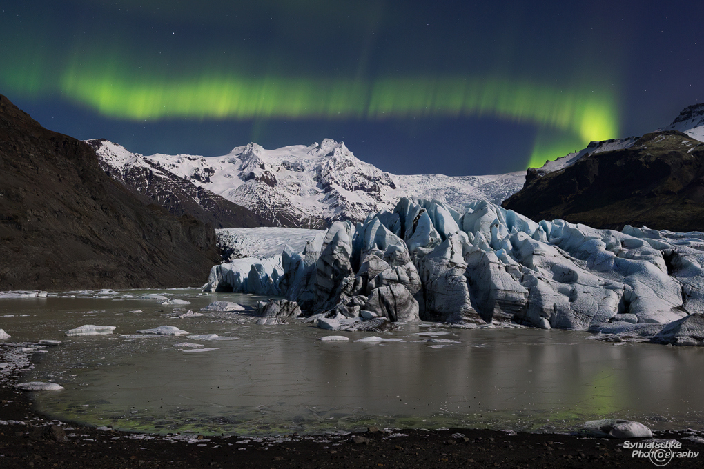 Aurora at Svinafellsjoekull 
