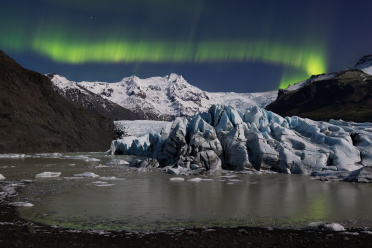 Aurora at Svinafellsjoekull 