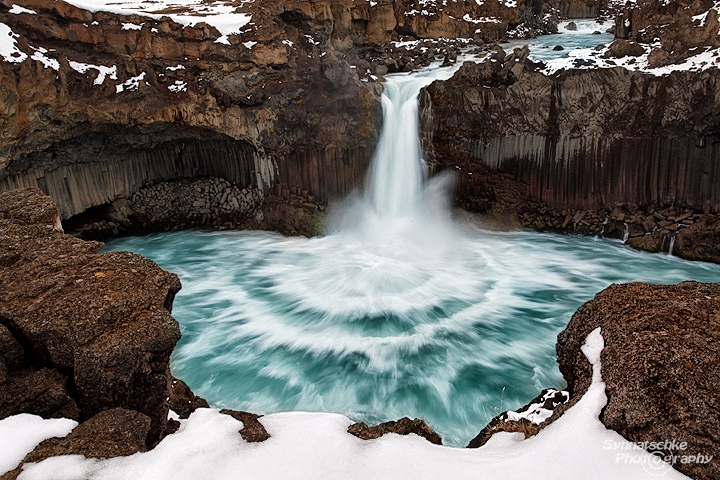 Snow at Aldeyjarfoss