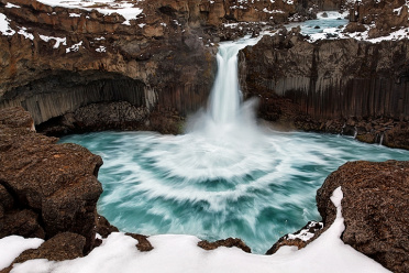 Snow at Aldeyjarfoss