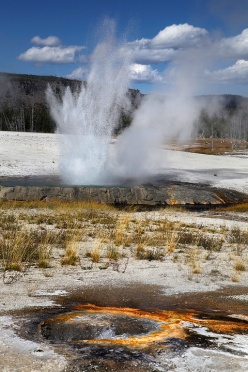 cliff-geyser-and-spouter